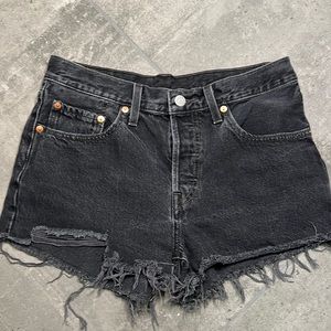 black levi’s jean shorts